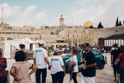  October 21, 2018. Jerusalem. Israel. Tourists visit the walls of lamentation.21 octobre 2018. Jerusalem. Israel. Des touristes visitent le murs des lamentations.