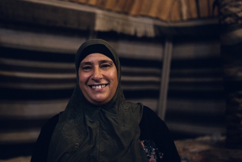  October 24, 2018. Masada. Israel. Portrait of a Bedouin woman. Many Bedouin communities live in Israel, they are citizens, Muslims.  Nomadic, they sometimes have difficulty integrating into modern Israeli society, especially women, who remain in the camp. However, some manage to anticipate themselves through tourism.24 octobre 2018. Masada. Israel. Portrait d'une femme b?douin. Plusieurs communaut? de b?douin vivent en Israel, ils en sont citoyens, musulmans. Nomade ils ont parfois du mal ? s'int?grer ? la soci?t? moderne isra?lienne, en particulier les femmes, qui restent au camp. Pourtant certaines parviennent ? travers le tourisme ? s'anticiper.